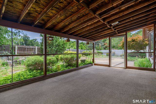 10 Horseshoe Drive, Danbury, CT 06811