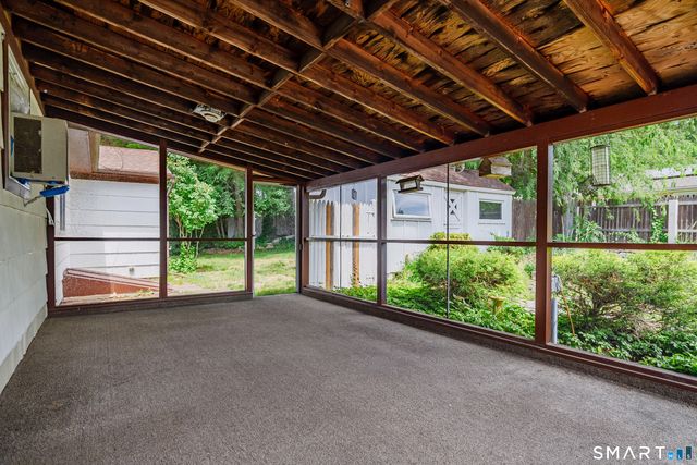 10 Horseshoe Drive, Danbury, CT 06811