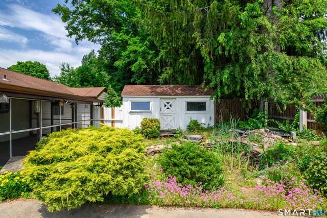 10 Horseshoe Drive, Danbury, CT 06811