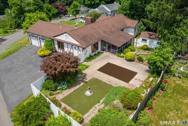 10 Horseshoe Drive, Danbury, CT 06811