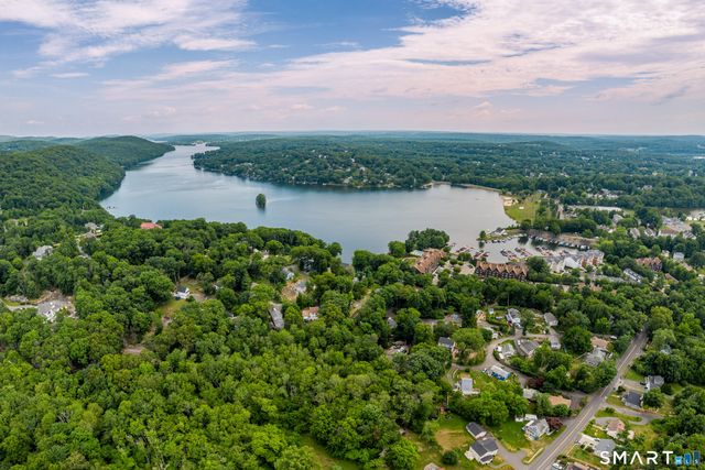 10 Horseshoe Drive, Danbury, CT 06811