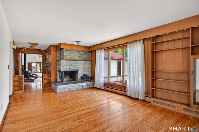 10 Horseshoe Drive, Danbury, CT 06811