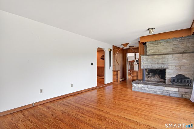 10 Horseshoe Drive, Danbury, CT 06811