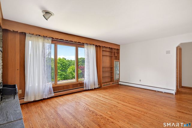 10 Horseshoe Drive, Danbury, CT 06811