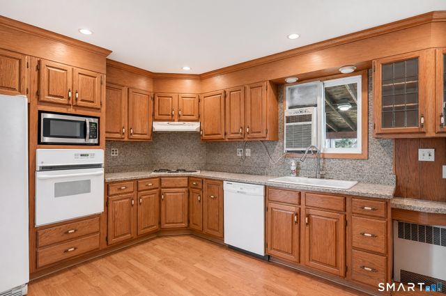 10 Horseshoe Drive, Danbury, CT 06811
