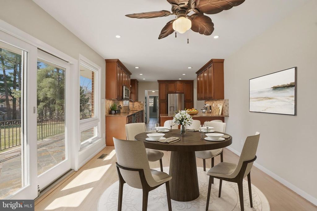 Image 14 of property listing at 1800 GAYFIELDS DR, Silver Spring, MD 20906