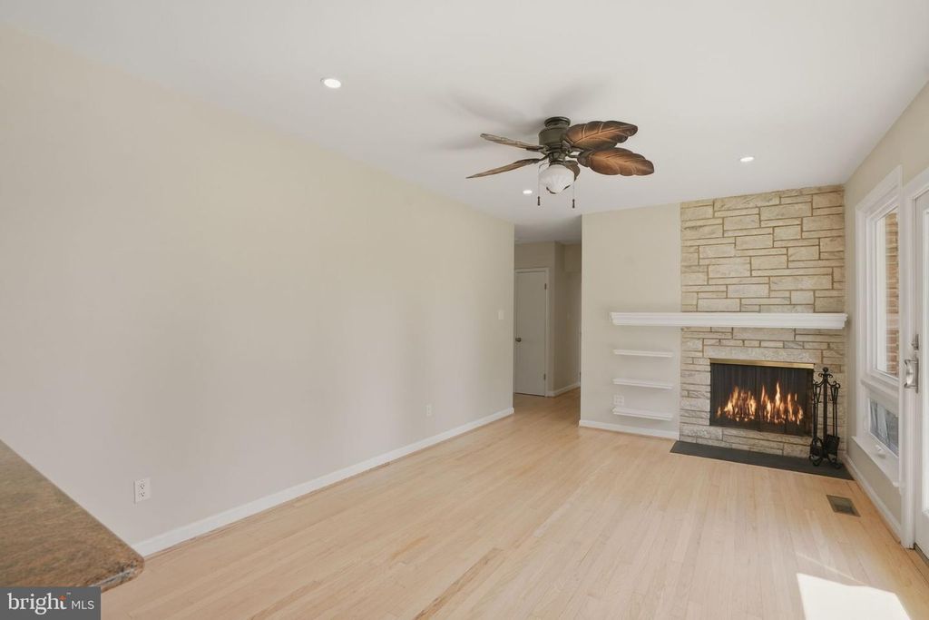 Image 19 of property listing at 1800 GAYFIELDS DR, Silver Spring, MD 20906