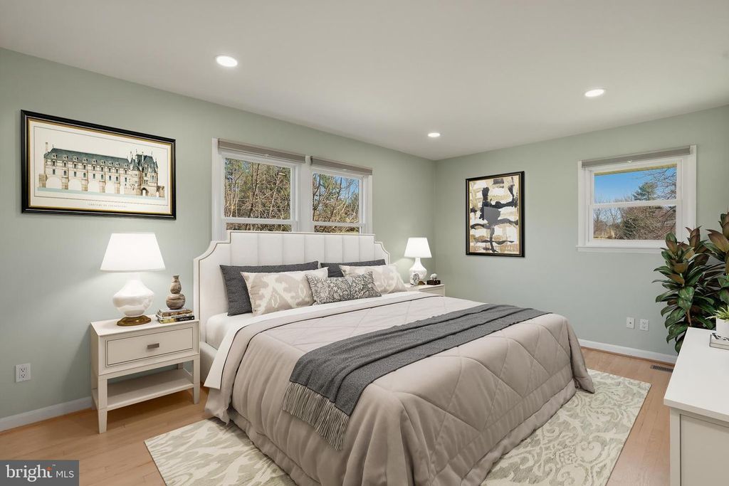 Image 20 of property listing at 1800 GAYFIELDS DR, Silver Spring, MD 20906