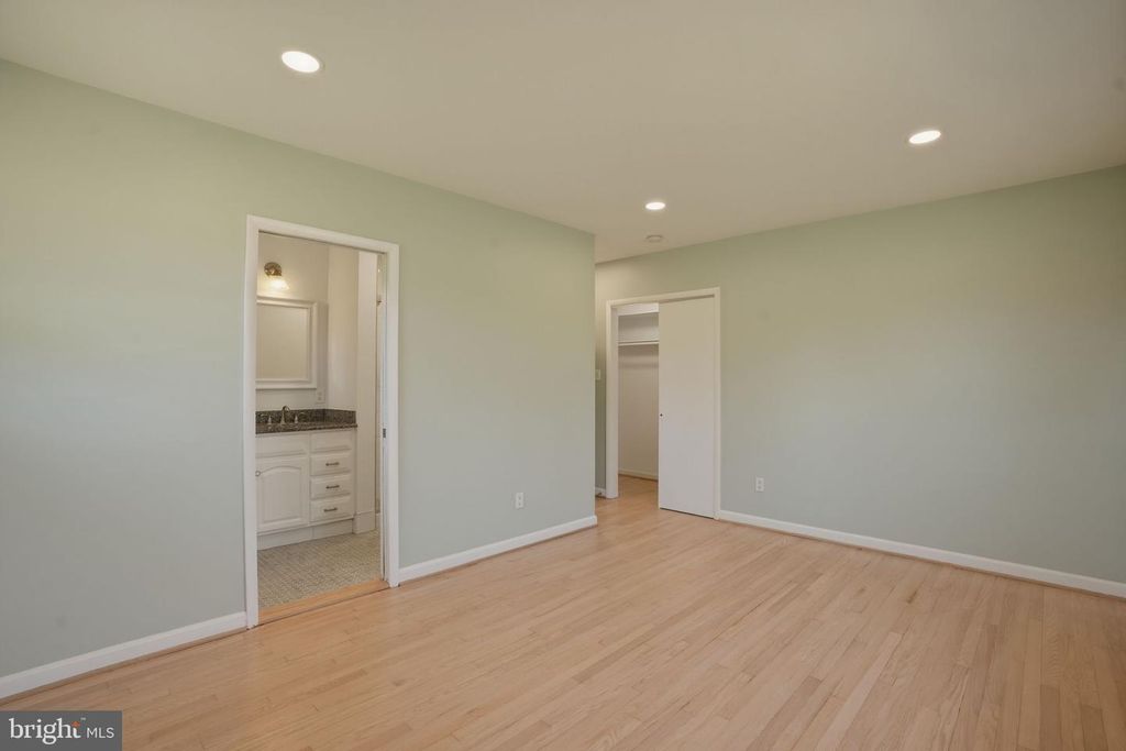 Image 22 of property listing at 1800 GAYFIELDS DR, Silver Spring, MD 20906