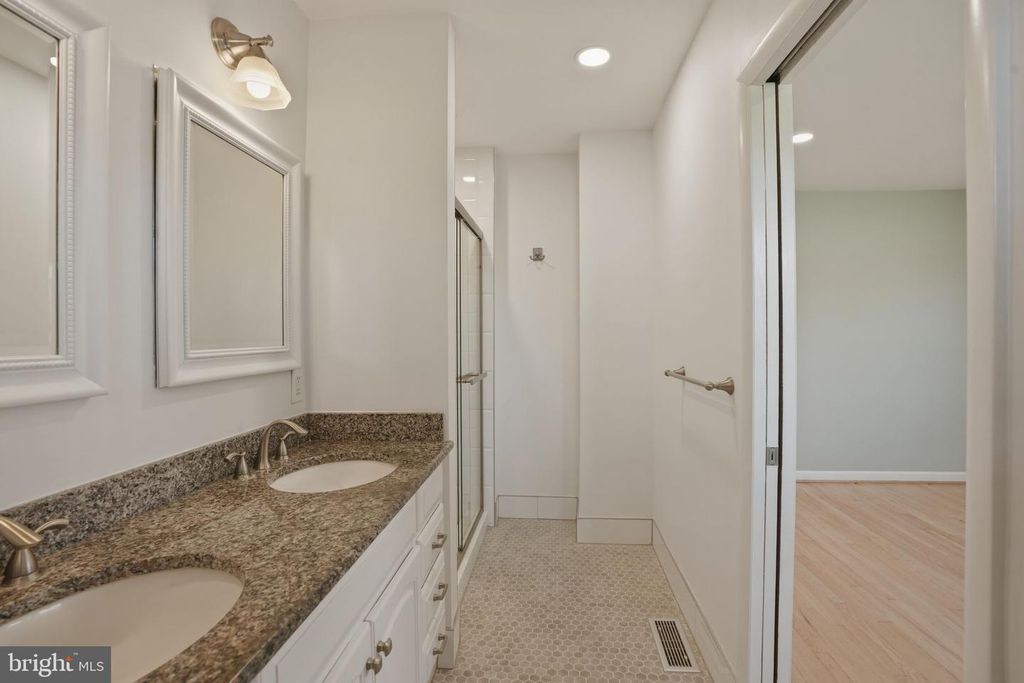 Image 24 of property listing at 1800 GAYFIELDS DR, Silver Spring, MD 20906