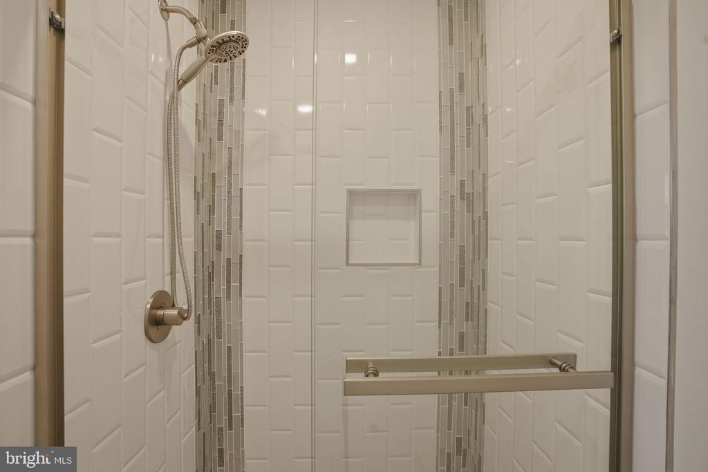 Image 25 of property listing at 1800 GAYFIELDS DR, Silver Spring, MD 20906