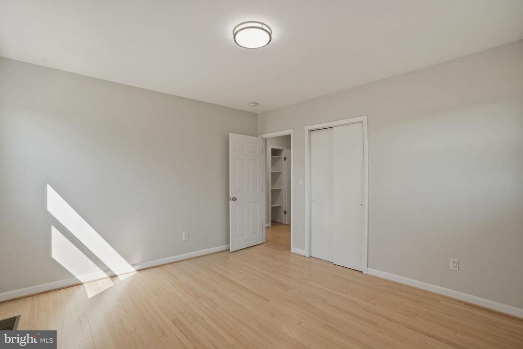 Image 29 of property listing at 1800 GAYFIELDS DR, Silver Spring, MD 20906