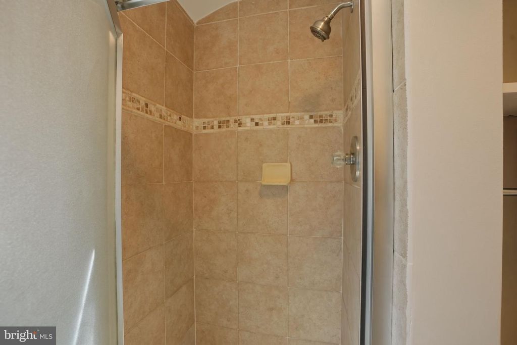 Image 36 of property listing at 1800 GAYFIELDS DR, Silver Spring, MD 20906