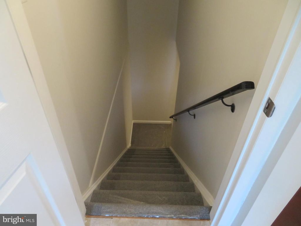 Image 38 of property listing at 1800 GAYFIELDS DR, Silver Spring, MD 20906