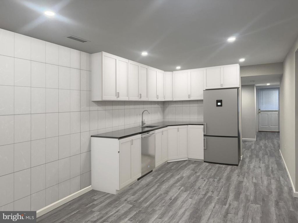 Image 42 of property listing at 1800 GAYFIELDS DR, Silver Spring, MD 20906