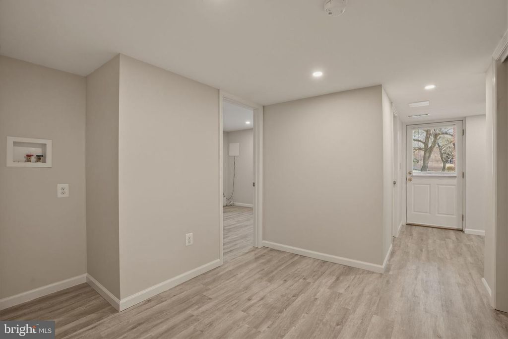 Image 45 of property listing at 1800 GAYFIELDS DR, Silver Spring, MD 20906