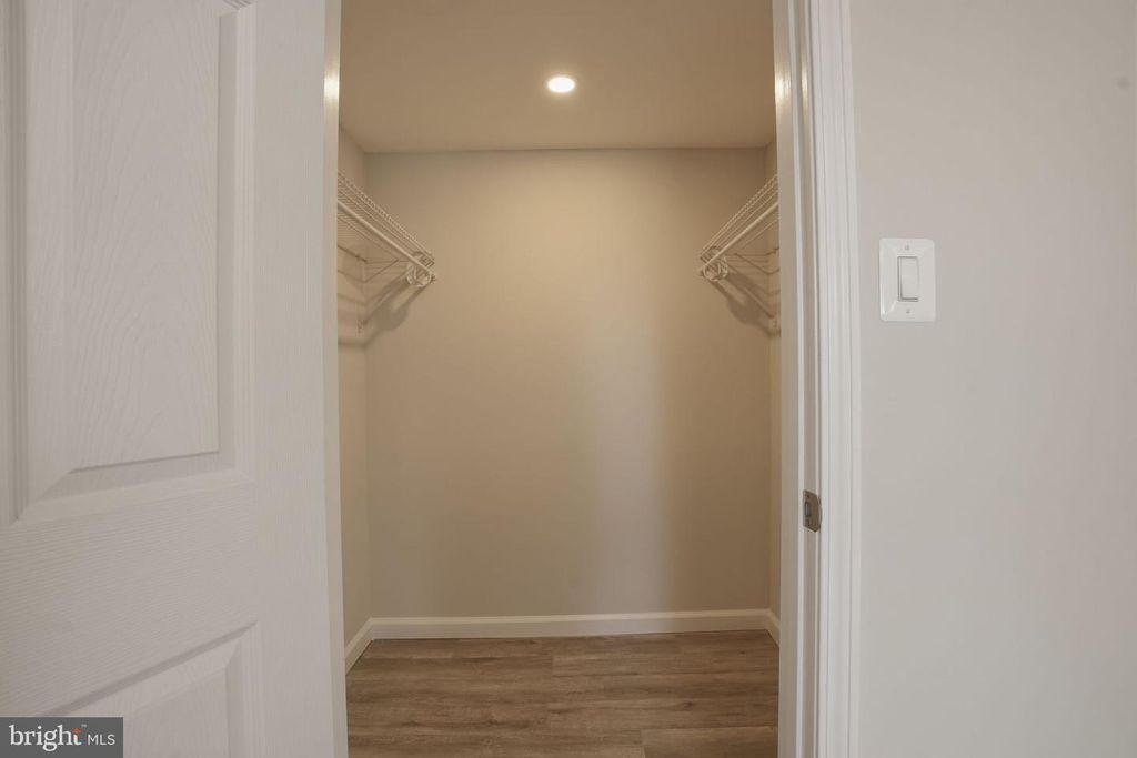 Image 51 of property listing at 1800 GAYFIELDS DR, Silver Spring, MD 20906