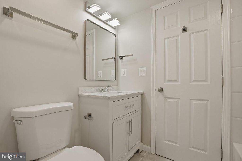 Image 52 of property listing at 1800 GAYFIELDS DR, Silver Spring, MD 20906