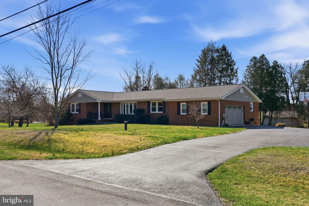 Image 55 of property listing at 1800 GAYFIELDS DR, Silver Spring, MD 20906