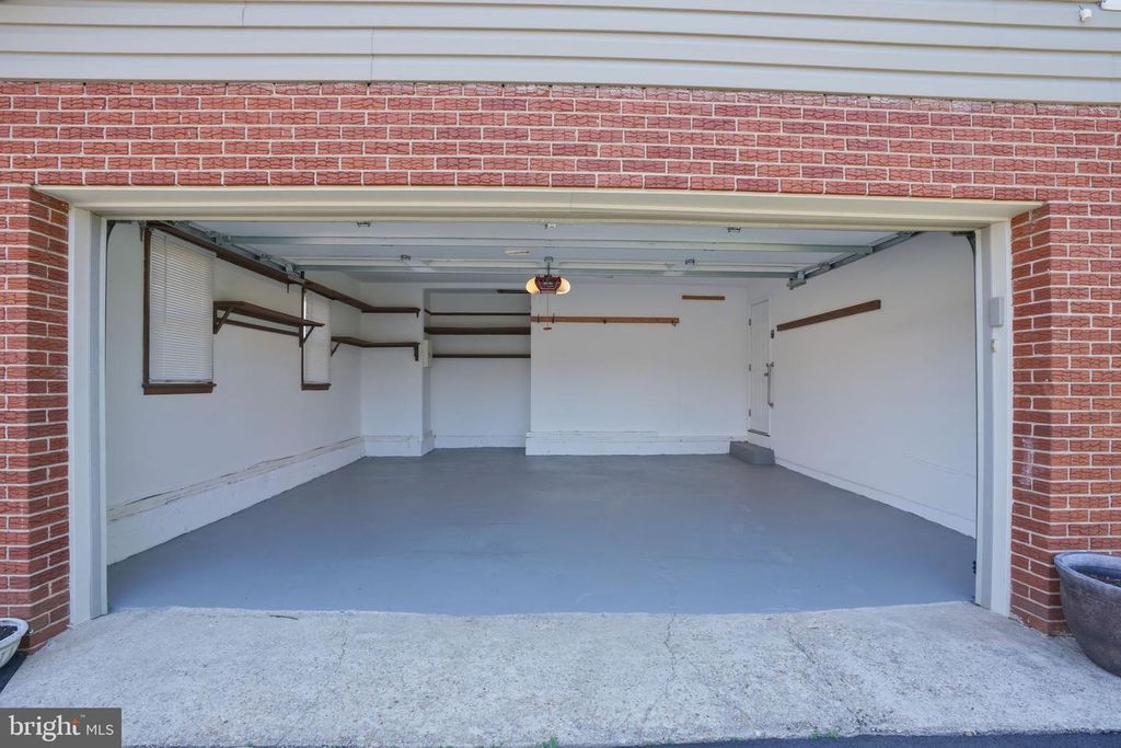 Image 57 of property listing at 1800 GAYFIELDS DR, Silver Spring, MD 20906