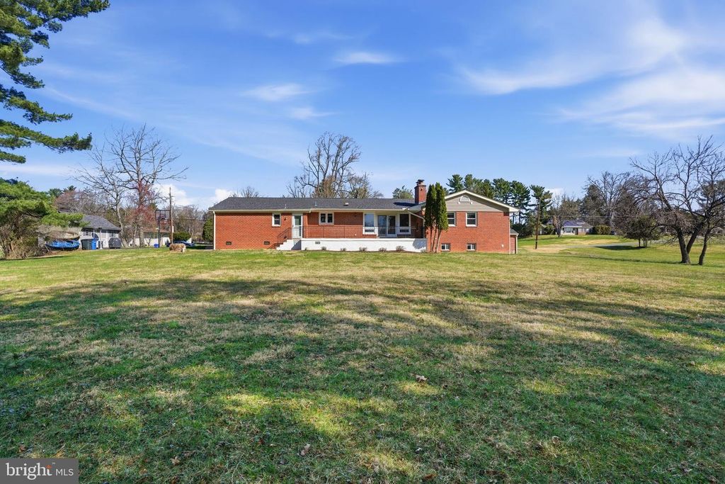 Image 59 of property listing at 1800 GAYFIELDS DR, Silver Spring, MD 20906