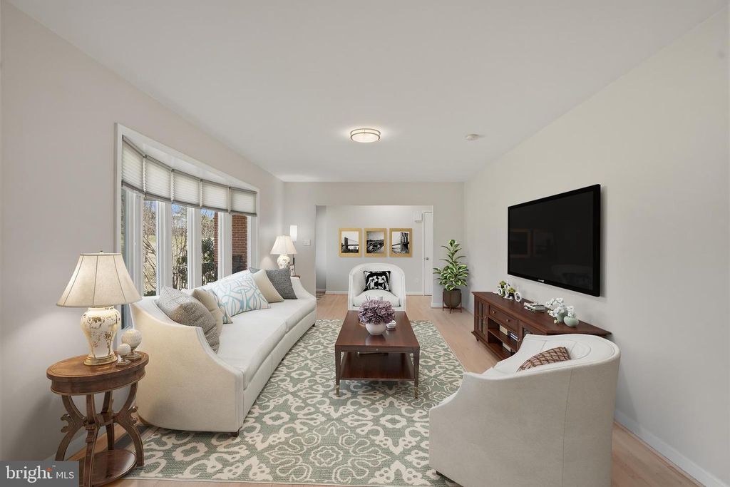 Image 6 of property listing at 1800 GAYFIELDS DR, Silver Spring, MD 20906