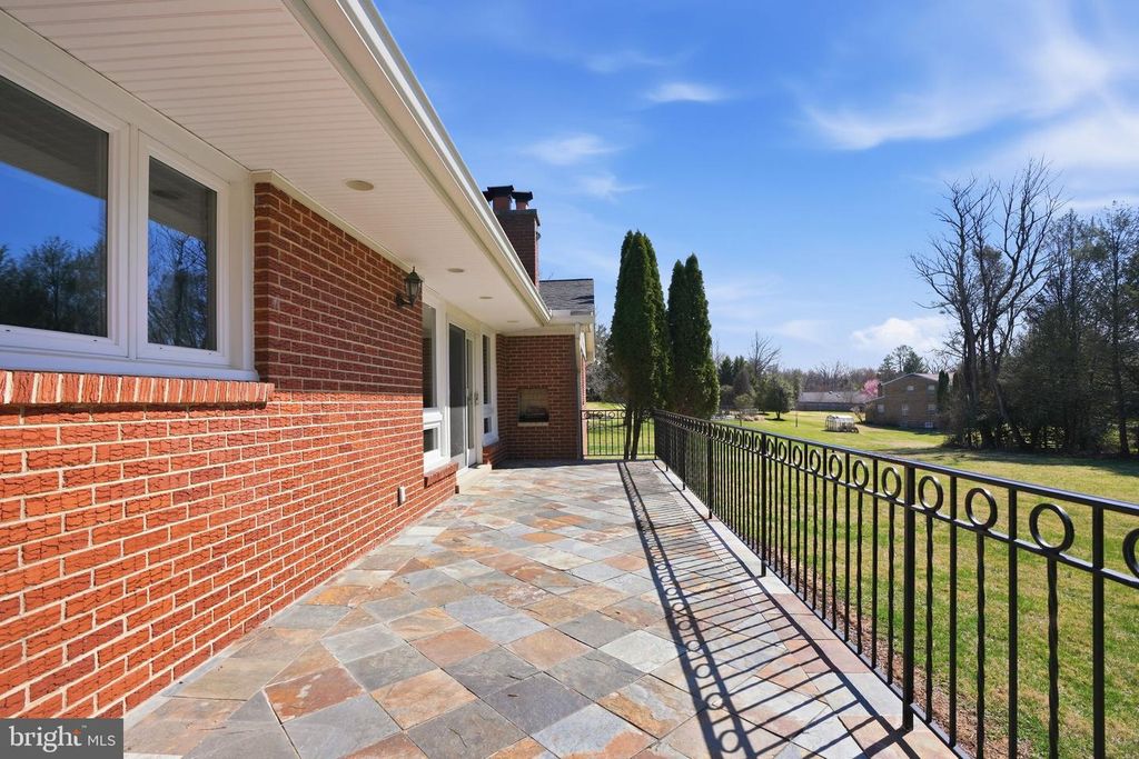 Image 61 of property listing at 1800 GAYFIELDS DR, Silver Spring, MD 20906