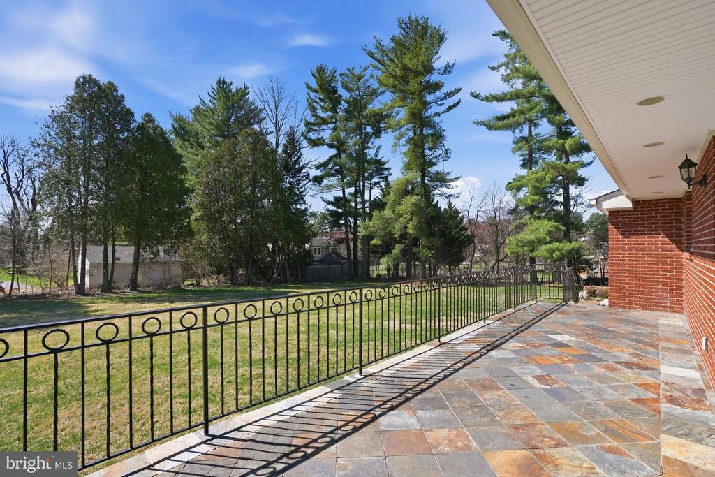 Image 62 of property listing at 1800 GAYFIELDS DR, Silver Spring, MD 20906