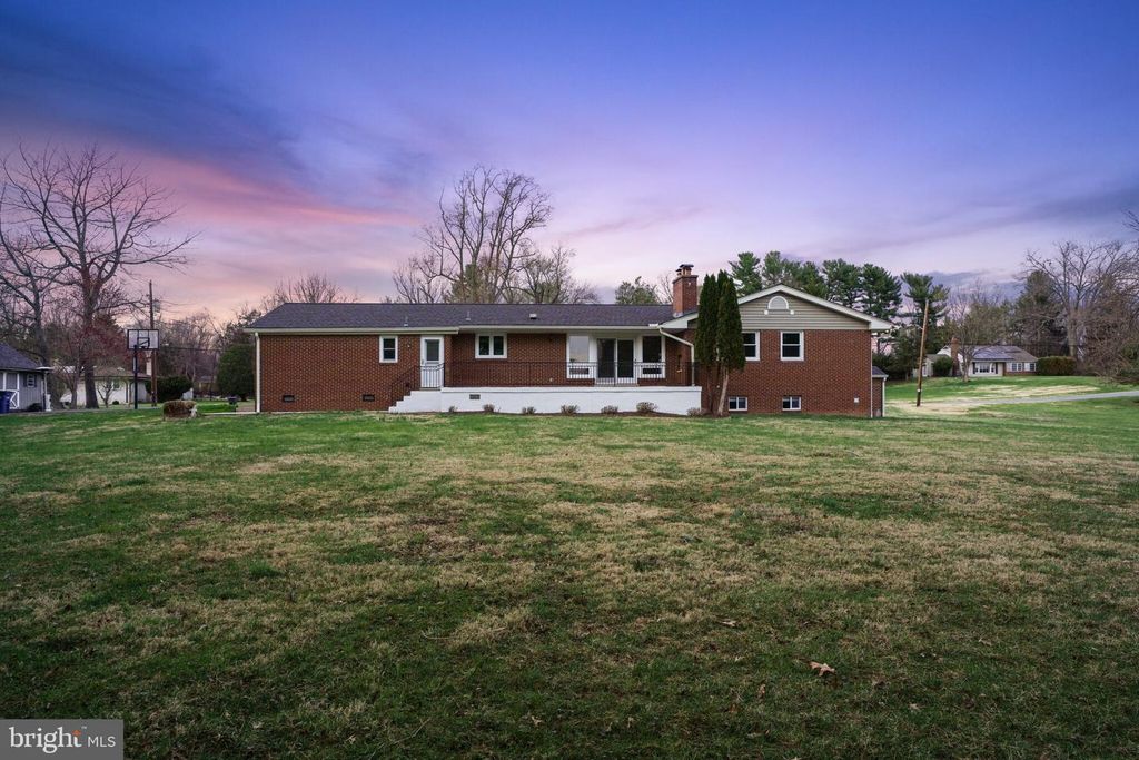 Image 64 of property listing at 1800 GAYFIELDS DR, Silver Spring, MD 20906