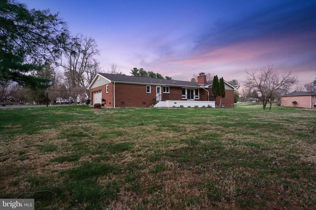 Image 66 of property listing at 1800 GAYFIELDS DR, Silver Spring, MD 20906