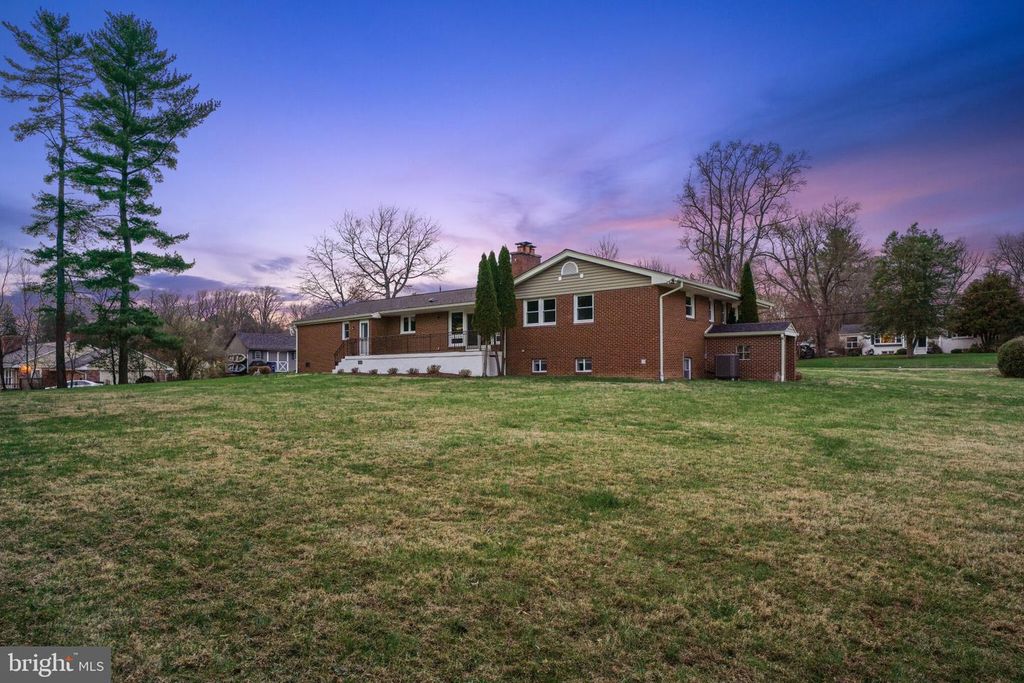 Image 68 of property listing at 1800 GAYFIELDS DR, Silver Spring, MD 20906