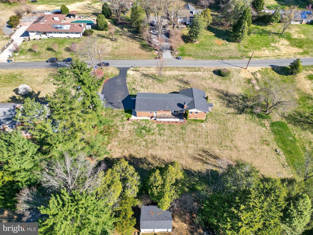 Image 74 of property listing at 1800 GAYFIELDS DR, Silver Spring, MD 20906