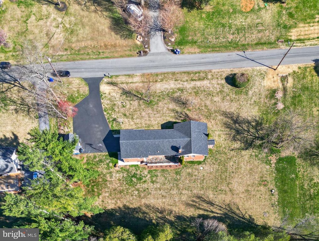 Image 75 of property listing at 1800 GAYFIELDS DR, Silver Spring, MD 20906