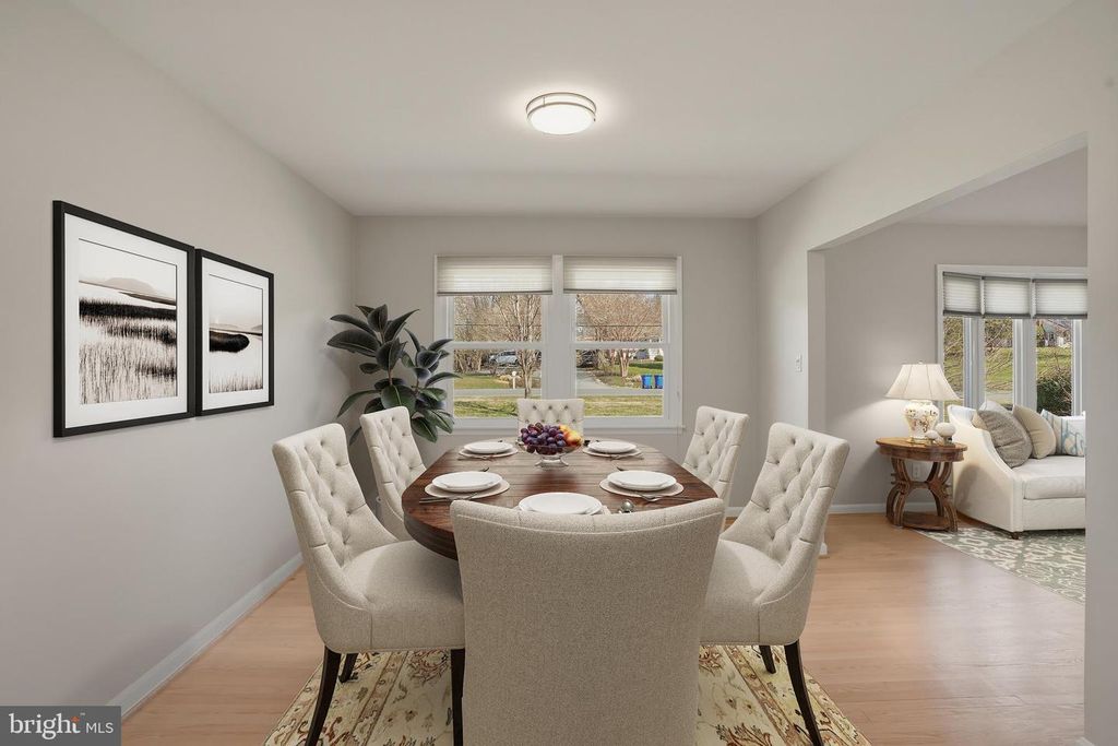 Image 8 of property listing at 1800 GAYFIELDS DR, Silver Spring, MD 20906