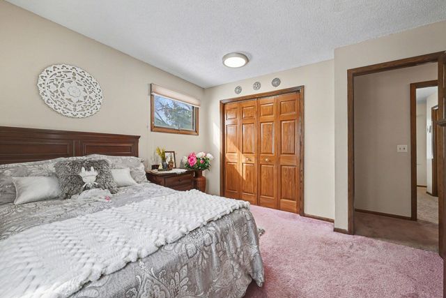 630 Tyrol Lane, Shakopee, MN 55379