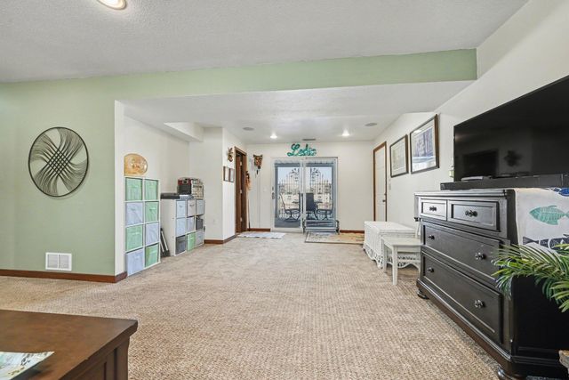 630 Tyrol Lane, Shakopee, MN 55379