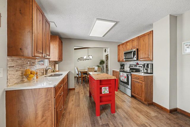 630 Tyrol Lane, Shakopee, MN 55379