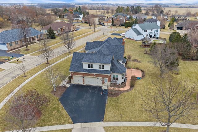 1211 Coyote Trail, Hampshire, IL 60140