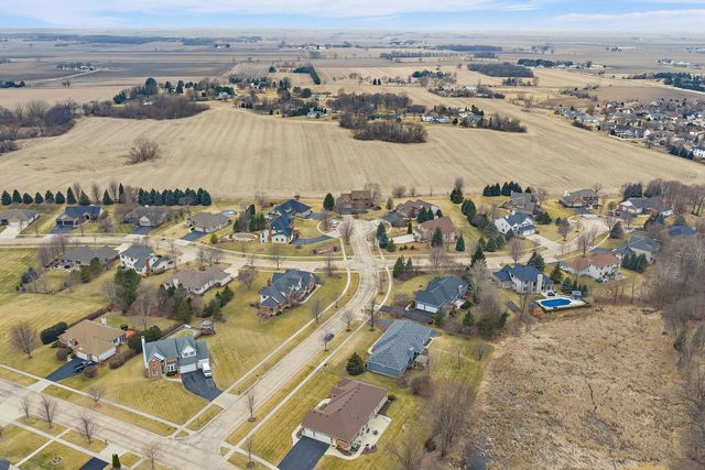 1211 Coyote Trail, Hampshire, IL 60140