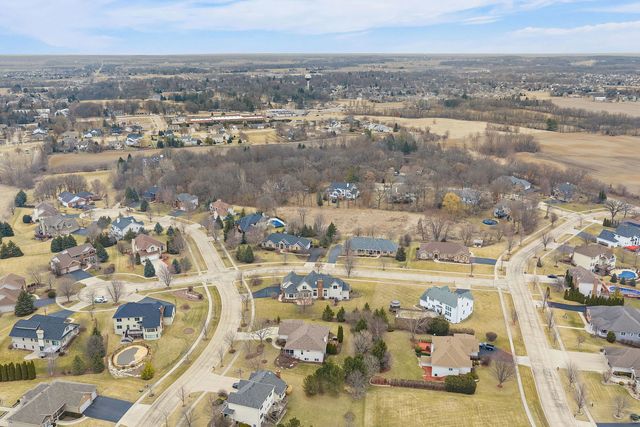 1211 Coyote Trail, Hampshire, IL 60140