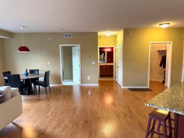 619 8th Street SE 409, Minneapolis, MN 55414