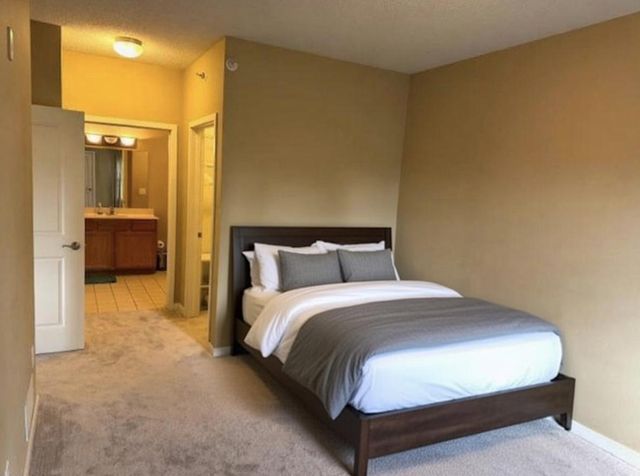 619 8th Street SE 409, Minneapolis, MN 55414