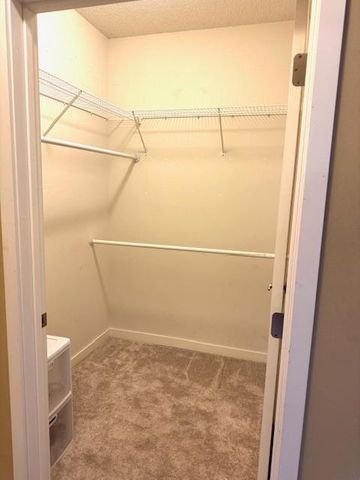 619 8th Street SE 409, Minneapolis, MN 55414