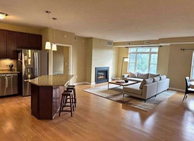 619 8th Street SE 409, Minneapolis, MN 55414