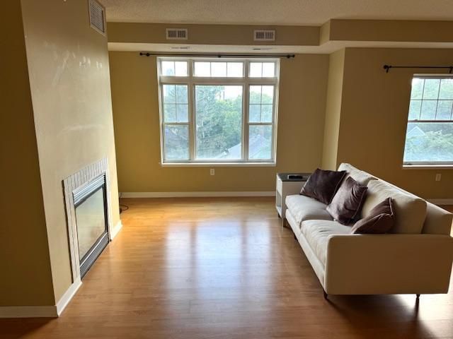 619 8th Street SE 409, Minneapolis, MN 55414