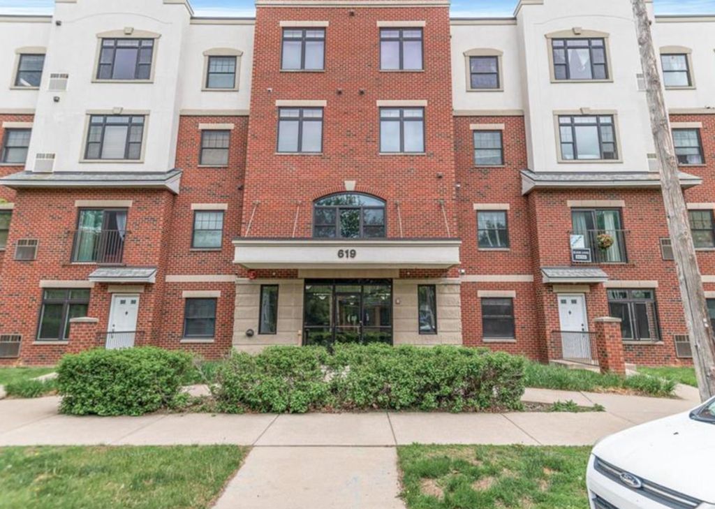 619 8th Street SE 409, Minneapolis, MN 55414