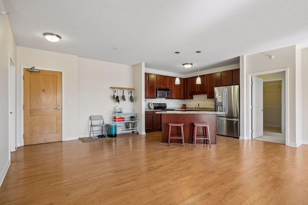 619 8th Street SE 409, Minneapolis, MN 55414 — photo 5