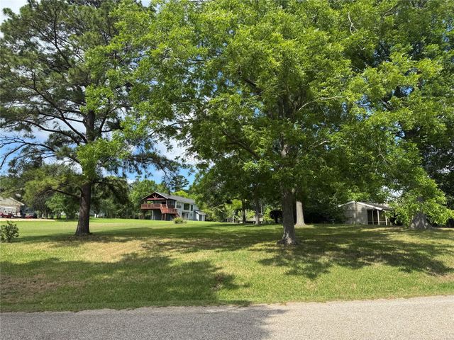 35 Imperial Circle, Coldspring, TX 77331