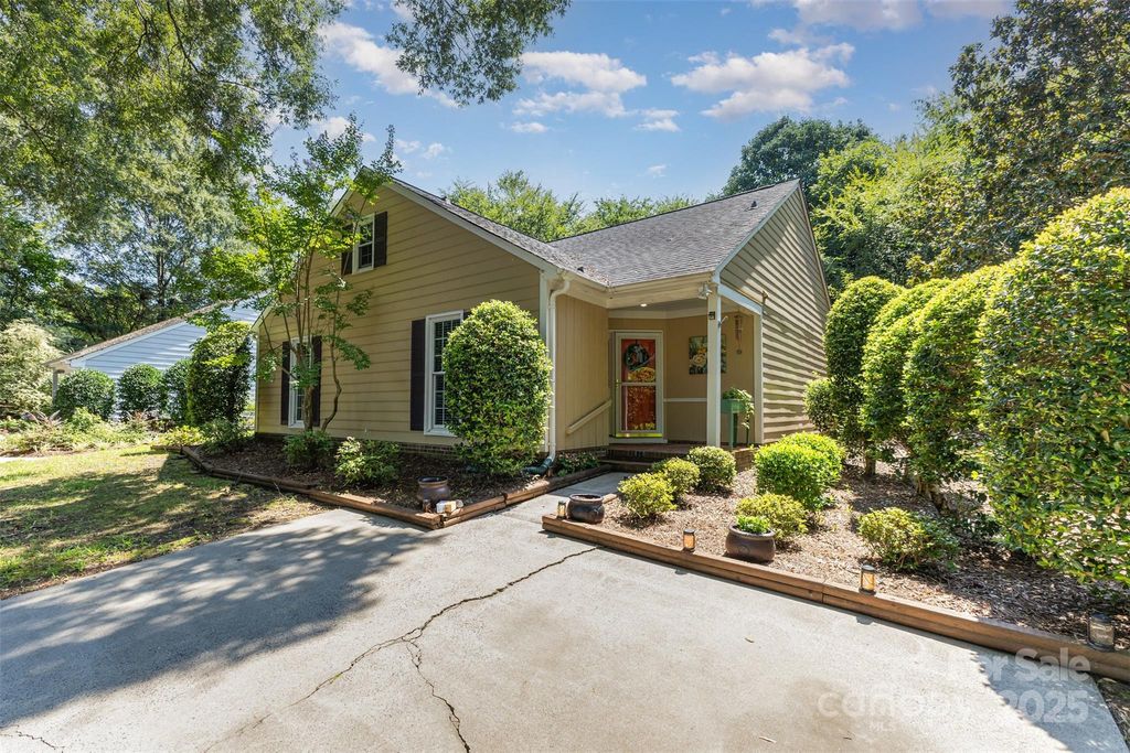 2605 Hillmont Drive, Charlotte, NC 28226