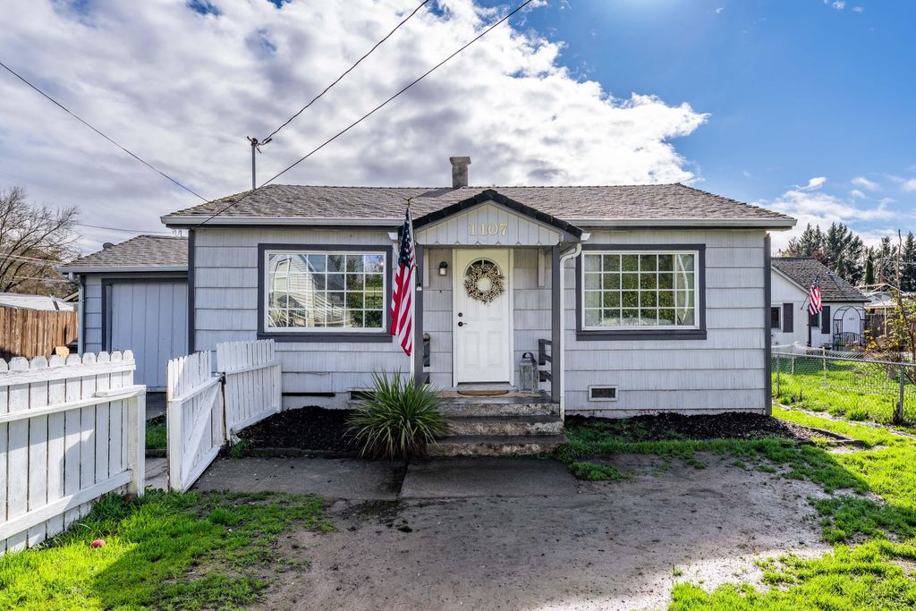 1107 SW Bridge Street, Grants Pass, OR 97526